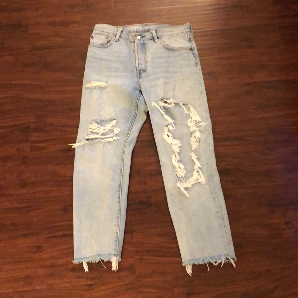 Leviβs Straight Leg Destructive Jeans